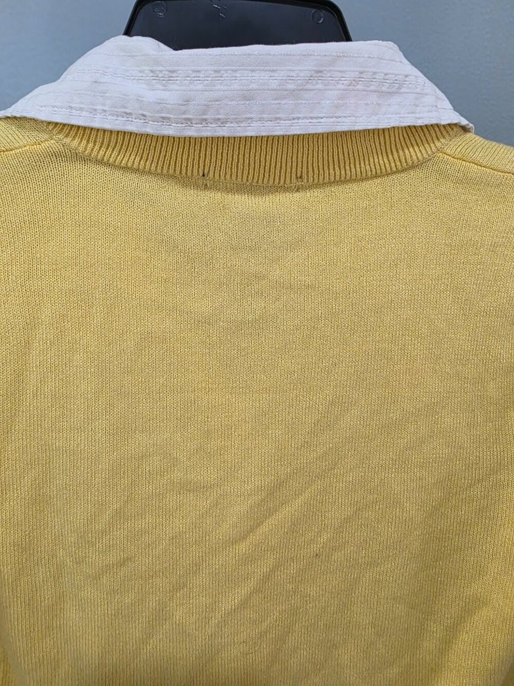 New York & Company Yellow Sweater – Women’s XS V-Neck Lightweight Pullover - Picture 6 of 7